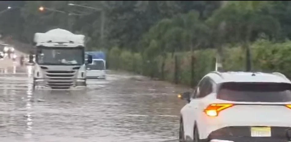 Reportan más de 20 viviendas inundadas por lluvias en Sosúa
