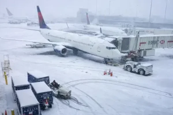 Vuelos desde RD retoman en un 90 % su normalidad tras tormenta de nieve en EE. UU.