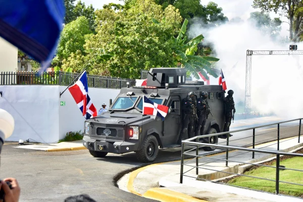 Ministerio de Defensa presenta sus primeros camiones blindados fabricados en el país