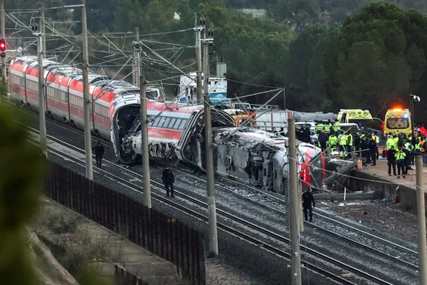 Se elevan a 39 los muertos en el accidente de trenes el domingo en España