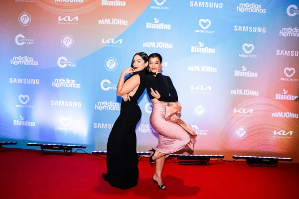 La comedia dominicana «Medias Hermanas» llega a cines de EE. UU. tras éxito en RD
