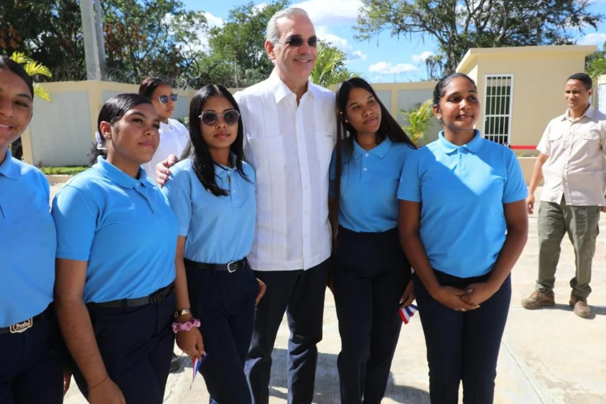 Gobierno deja inaugurada escuela que beneficiará a más de 300 estudiantes en Las Matas de Farfán