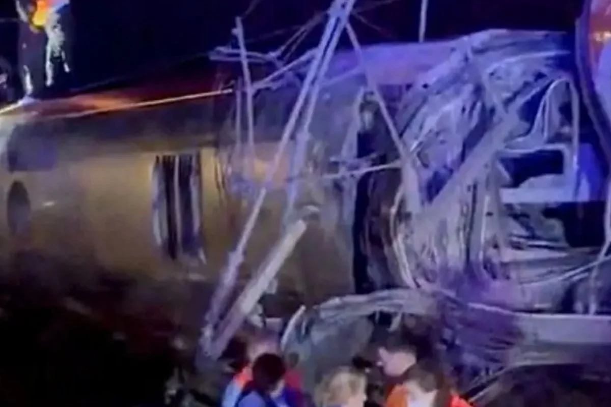 Al menos 21 muertos y decenas de heridos tras descarrilamiento de dos trenes de alta velocidad en Córdoba