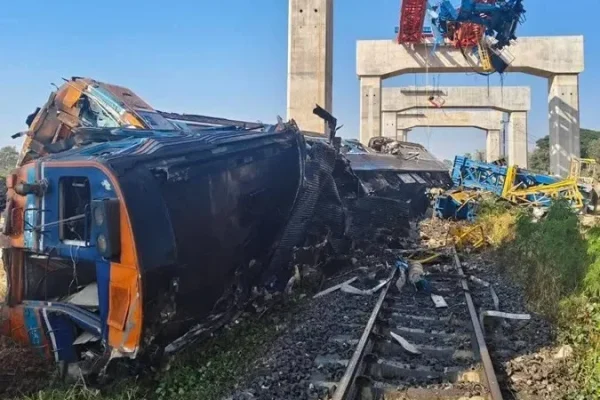 Sube a 29 la cifra de muertos y a 67 de heridos en el siniestro ferroviario de Tailandia