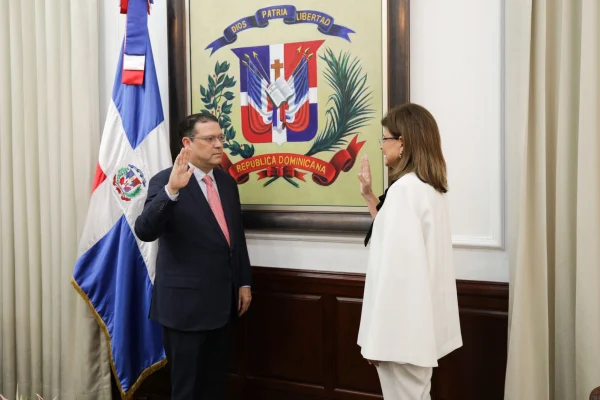 Raquel Peña deja juramentado a Eduardo Sanz Lovatón como ministro de Industria, Comercio y Mipymes