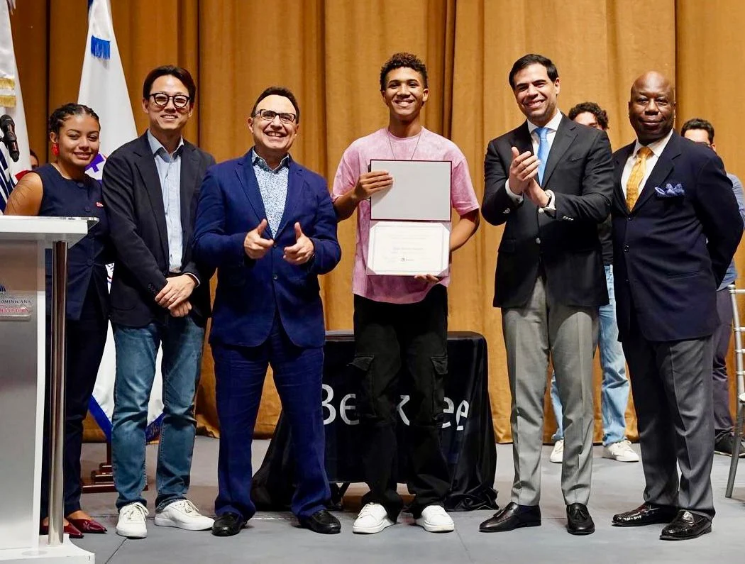 Concluye Berklee en Santo Domingo con 43 estudiantes becados con más de 200 millones de pesos