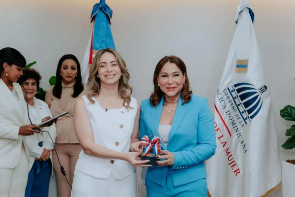 “La igualdad no es una consigna»: Gloria Reyes asume el Ministerio de la Mujer y destaca gestión de Mayra Jiménez