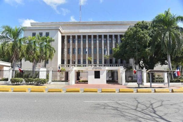 Ministerio de Educación toma acciones contra implicados en fumigación con pesticidas que afectó la docencia en provincia Duarte