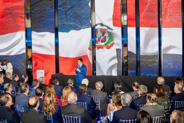Ministro Collado inaugura stand dominicano en FITUR y pronostica que se superarán logros de 2025