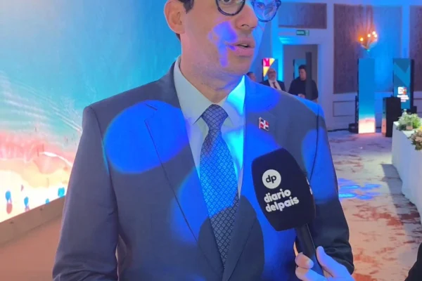 Más de 3,200 empleos directos se han generado en Pedernales con impulso turístico, afirma Sigmund Freund