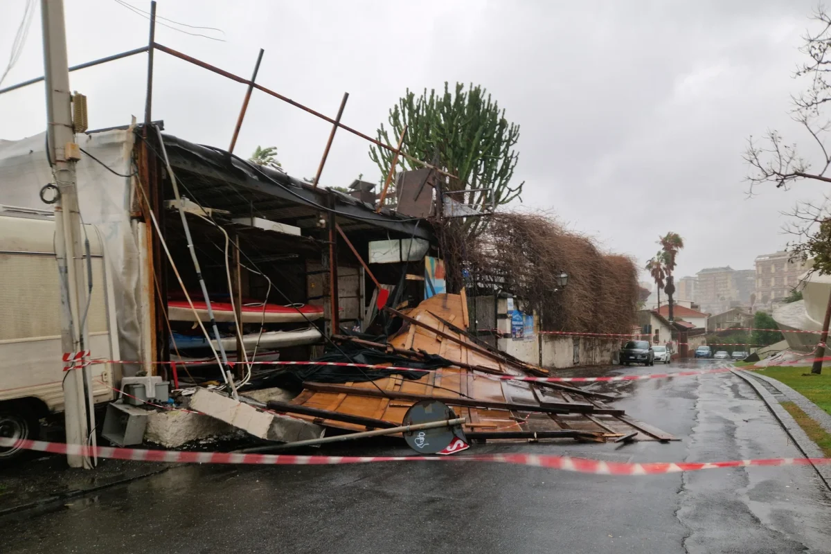 El sur de Europa sufre el impacto de Harry, con evacuados en Italia y nevadas en Grecia