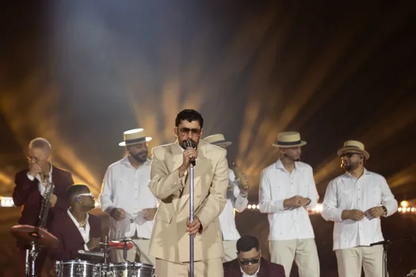 Bad Bunny presenta un adelanto de su espectáculo del entretiempo en la Super Bowl