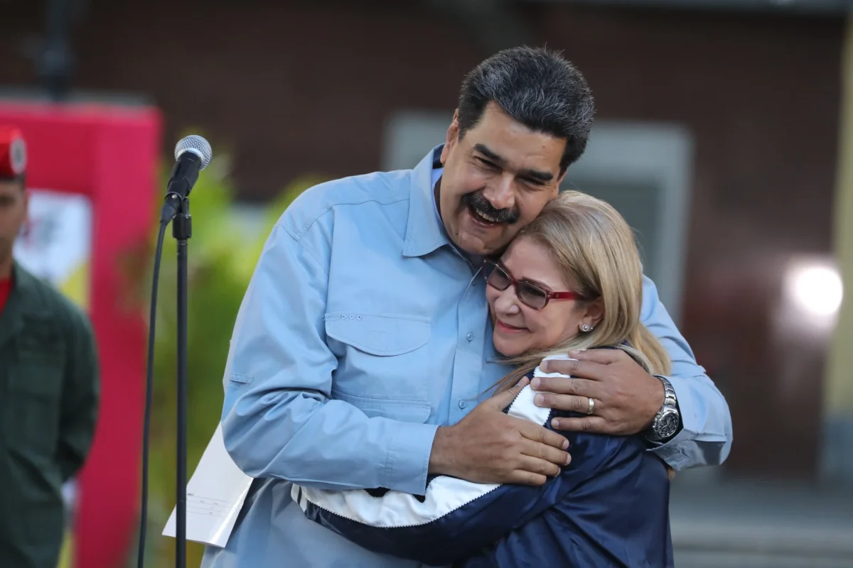 La fiscal general de EE. UU. anuncia imputaciones contra Nicolás Maduro y su esposa