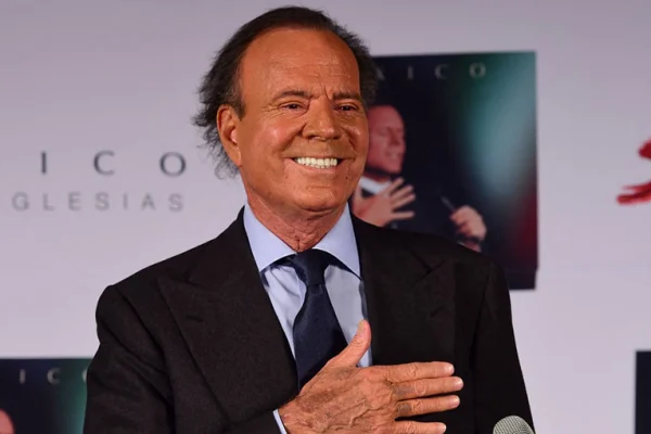Julio Iglesias pide archivar la investigación contra él en España y detener el daño reputacional