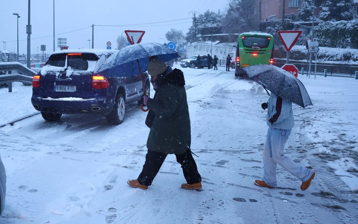 El temporal ‘Kristin’ llega a gran parte de España con lluvias muy intensas, nieve y viento fuerte