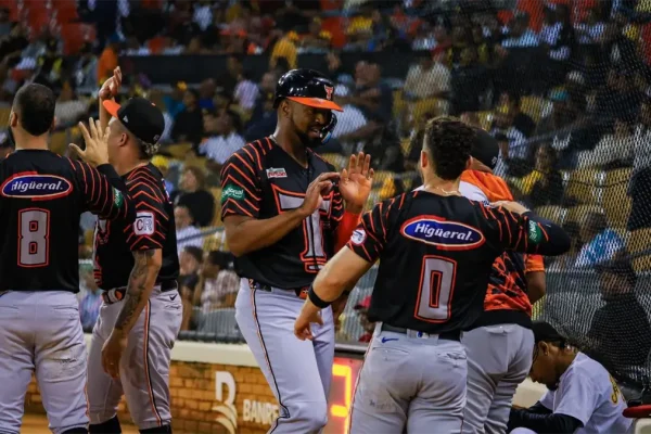 Toros del Este avanzan a la final tras dejar en el terreno a las Águilas