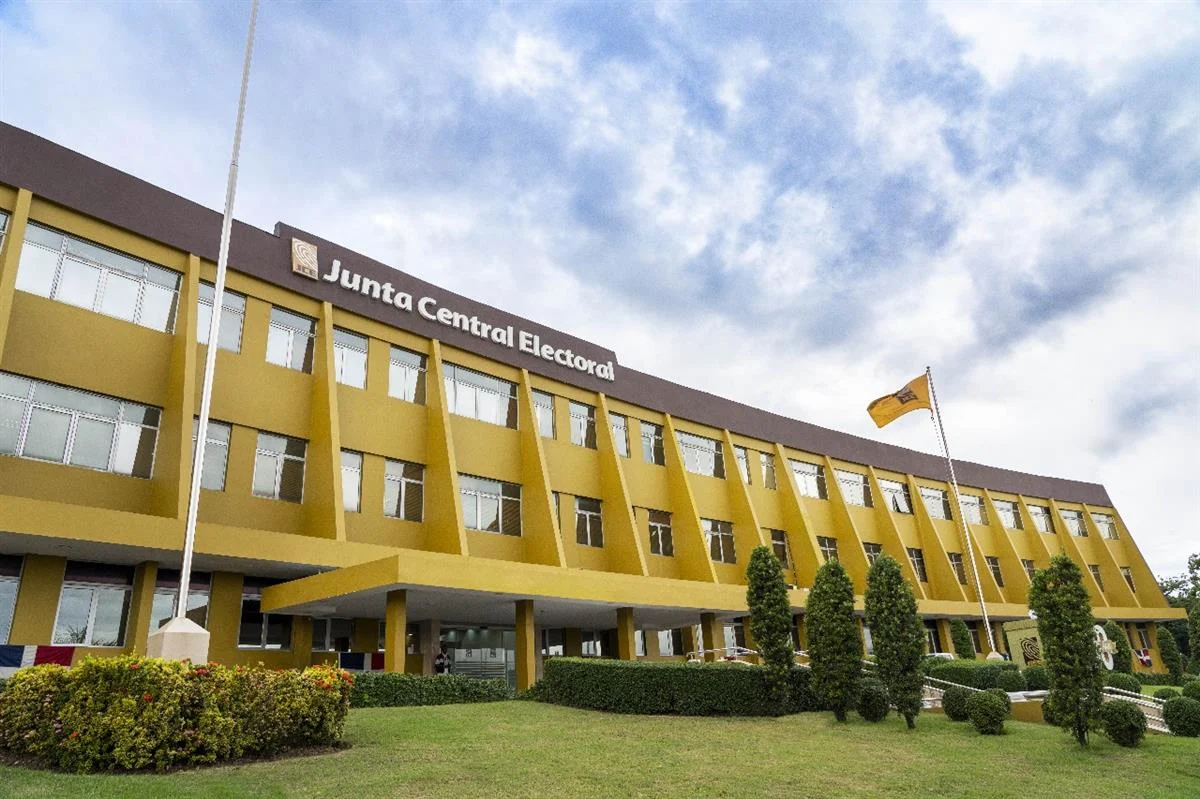 JCE comienza captura de datos de nueva cédula con su propio personal