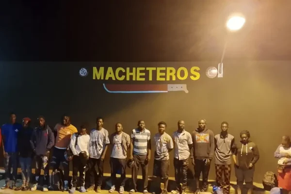 Ejército detiene a conductor con indocumentados y arresta a otros 17 haitianos en zona boscosa de Montecristi