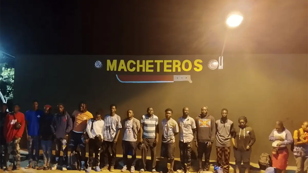 Ejército detiene a conductor con indocumentados y arresta a otros 17 haitianos en zona boscosa de Montecristi