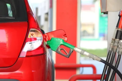 Gobierno congela precio de los combustibles