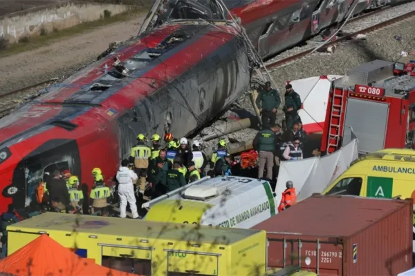 Se elevan a 41 los muertos en el accidente de dos trenes en España