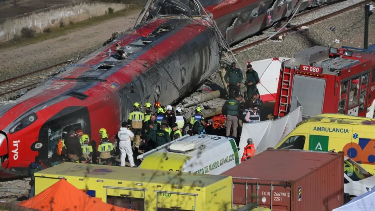 Se elevan a 41 los muertos en el accidente de dos trenes en España