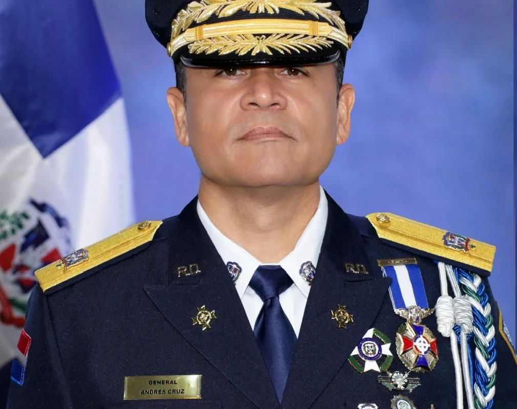 Abinader asciende a Andrés Modesto Cruz Cruz y lo designa como nuevo director general de la Policía Nacional