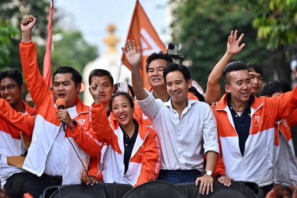 Tailandia celebra elecciones lastrada por el bajo crecimiento y entre promesas populistas