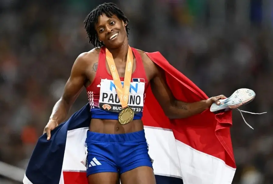 España reconoce a Marileidy Paulino con el Trofeo Comunidad Iberoamericana por su oro mundial