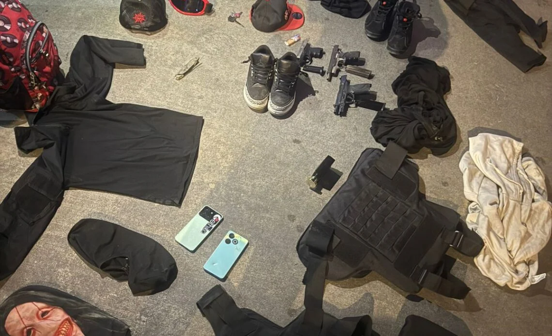 Tres presuntos asaltantes mueren en intercambio de disparos tras atraco a joyería en SPM