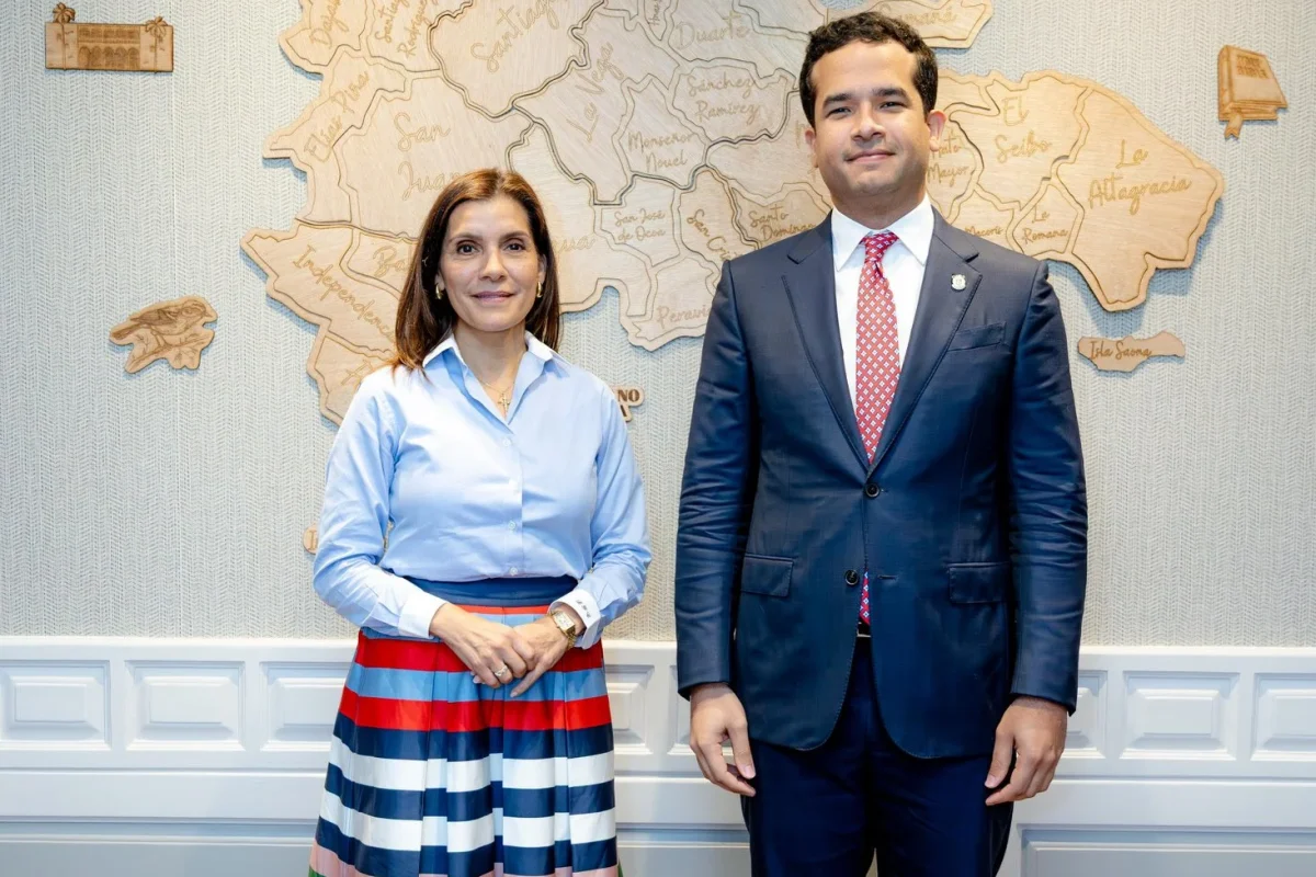 Omar Fernández recibe a la embajadora de EE. UU. para fortalecer la cooperación bilateral