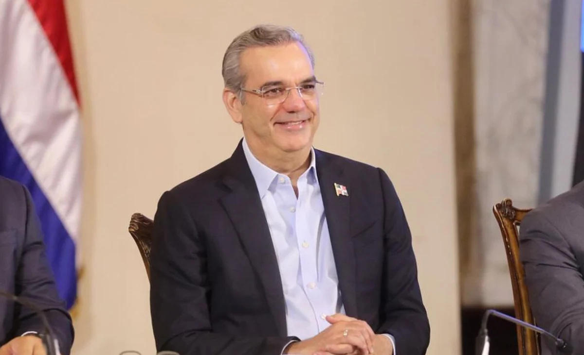 Abinader, cuarto presidente mejor valorado de América Latina, según encuesta regional
