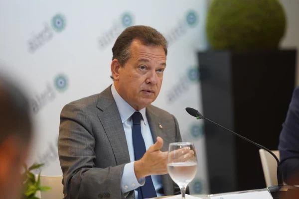 Ito Bisonó destaca rehabilitación del Centro Olímpico y anuncia que la NBA vendrá al país