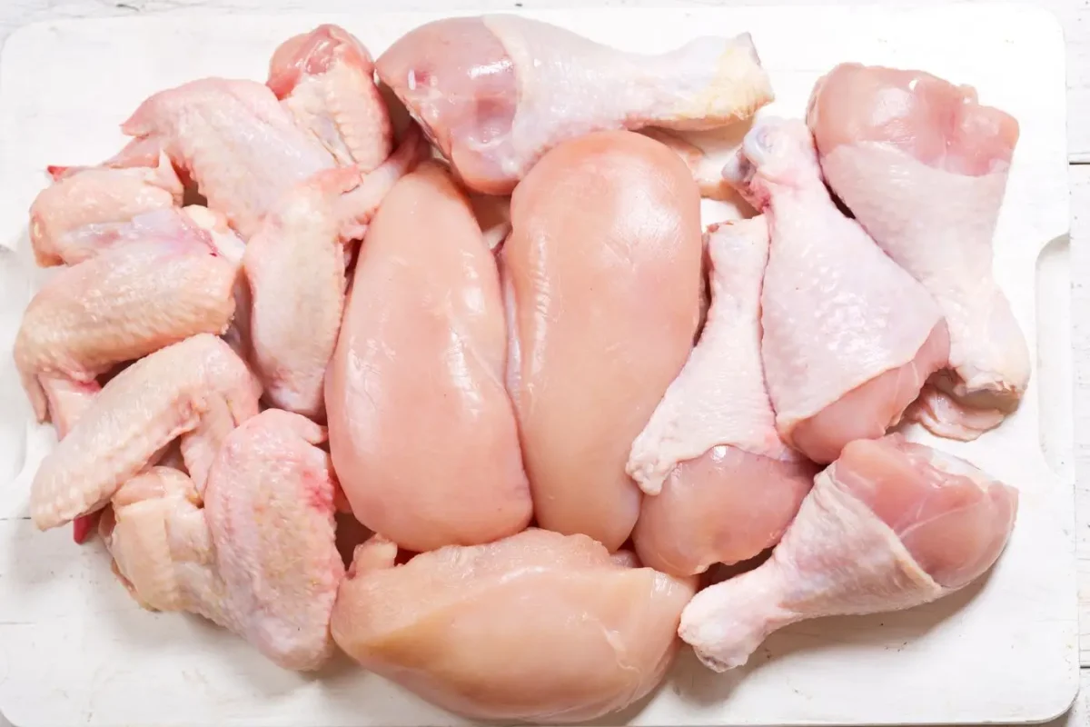 Organizaciones del comercio desmienten que exista escasez de la carne de pollo