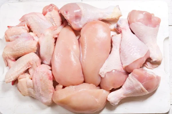 Organizaciones del comercio desmienten que exista escasez de la carne de pollo