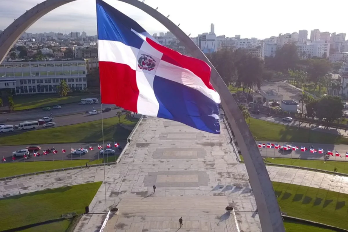 Economía dominicana arranca 2026 con crecimiento de 3.5 %; Banco Central mantiene tasa en 5.25 %