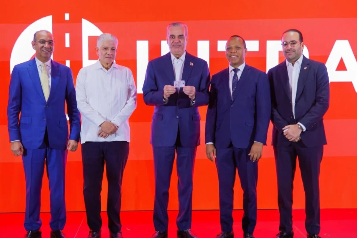 Abinader lanza nueva licencia de conducir; sistema generará más de RD$1,000 millones, según el INTRANT