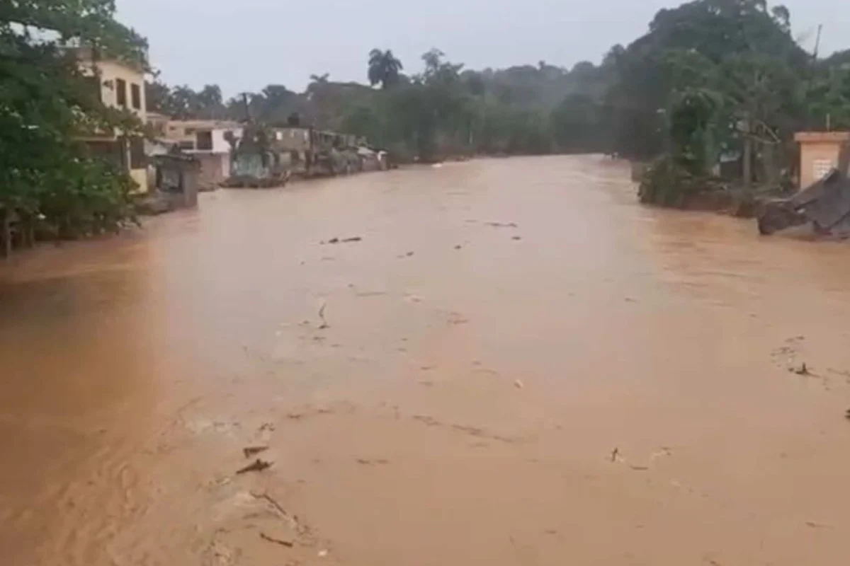 Inundaciones por lluvias impactan Puerto Plata y provocan crecidas y deslizamientos en Espaillat