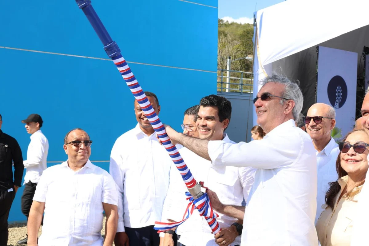 Gobierno inaugura anhelado acueducto de Navarrete