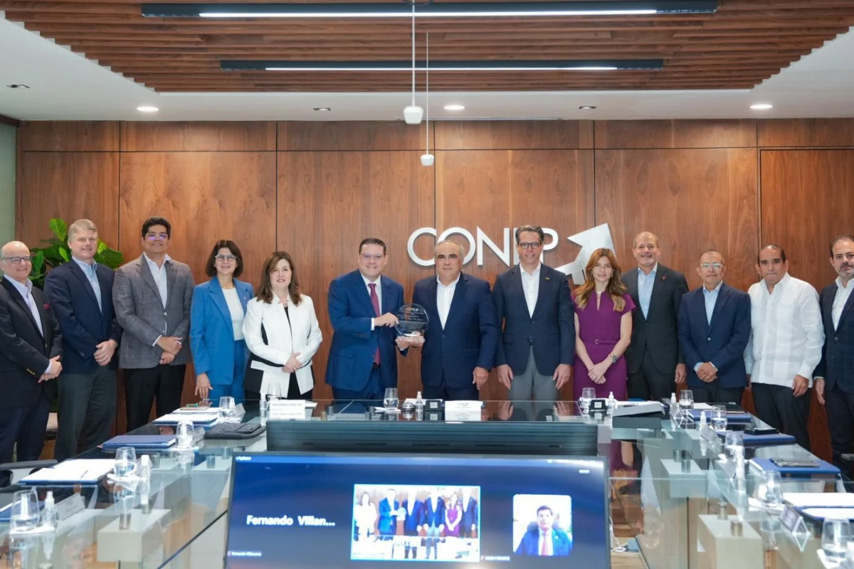 CONEP reconoce gestión de Yayo Sanz Lovatón en la DGA y proyecta continuidad estratégica en el MICM