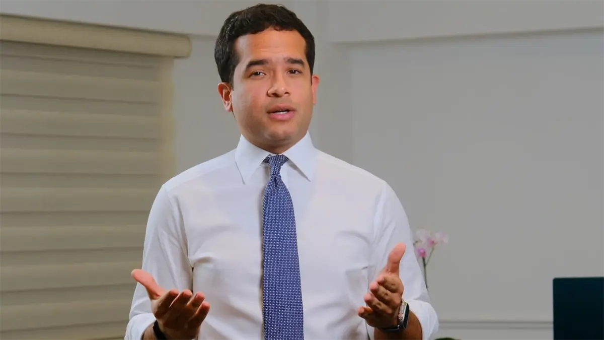 Omar Fernández denuncia que Gobierno acumula US$6,500 millones en deuda sin ejecutar y pide frenar más endeudamiento