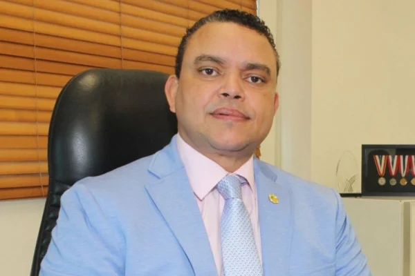 Servicio Nacional de Salud destituye al director del hospital Salvador B. Gautier