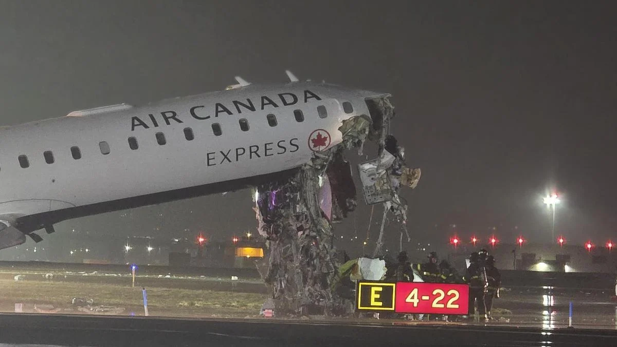 Varios heridos tras colisión entre avión de Air Canada y camión de bomberos en LaGuardia