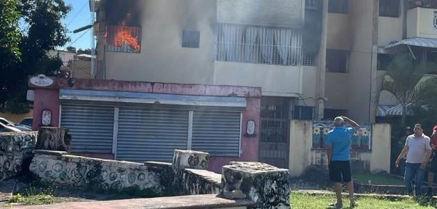 Hombre mata a su pareja y luego incendia vivienda en Santo Domingo Este