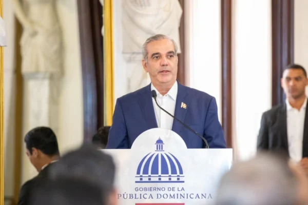 Abinader admite habrán presiones en tarifas eléctricas, costos del transporte y alimentos