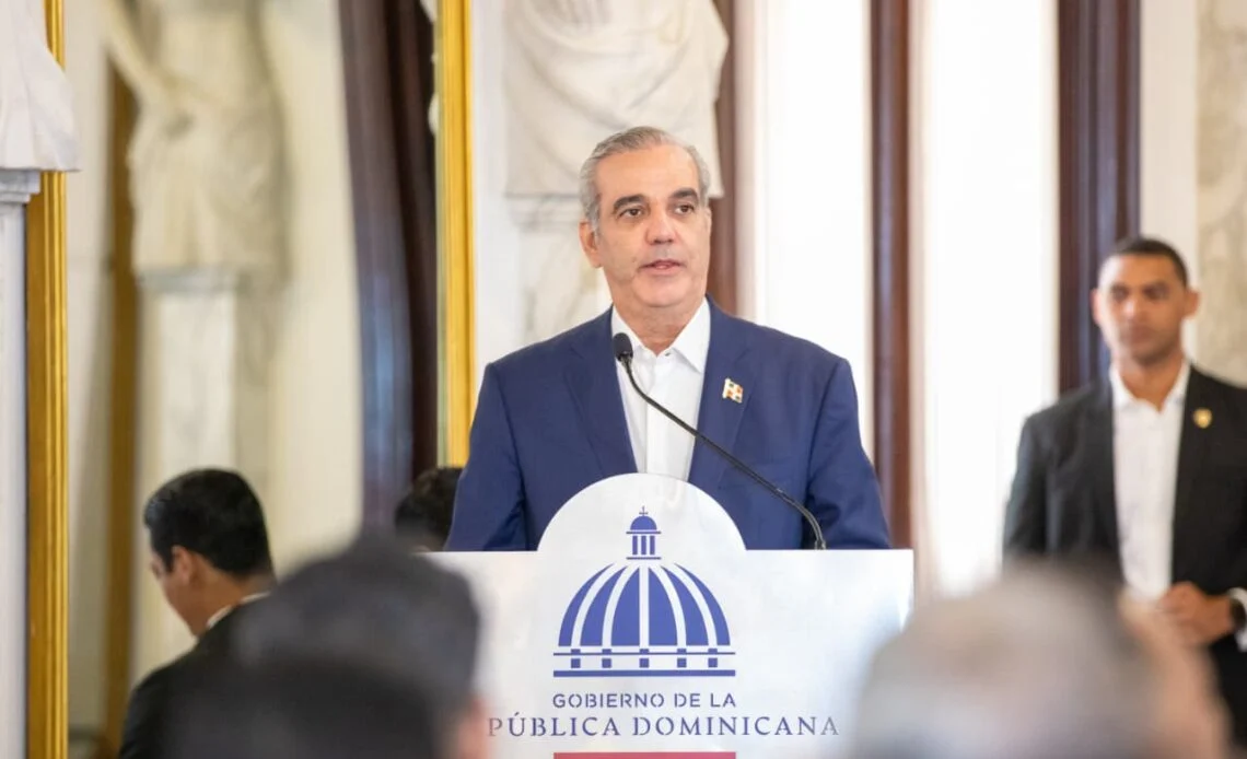 Abinader admite habrán presiones en tarifas eléctricas, costos del transporte y alimentos