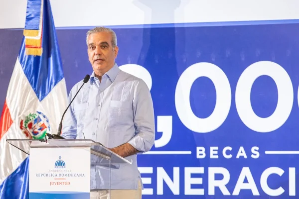 Abinader entrega 8,000 becas del programa Generación STEAM para impulsar formación tecnológica