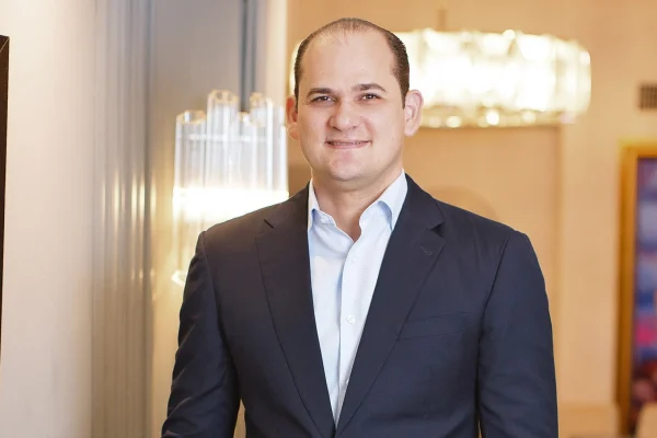 Adolfo Pérez destaca crecimiento de Raquel Peña: “Está empatada en el segundo lugar sin haberse manifestado públicamente”