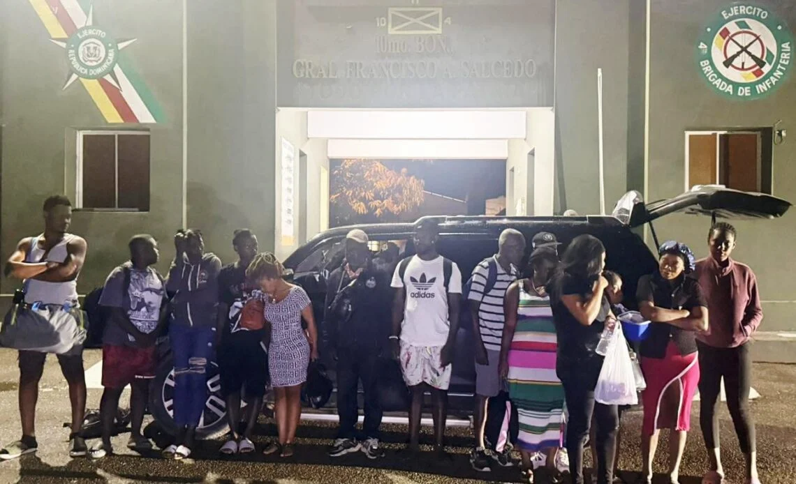 Condenan a dos años de prisión y pago de 30 salarios mínimos a hombre por tráfico haitianos en RD