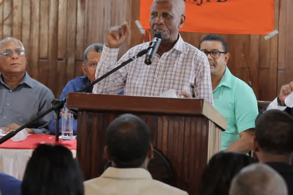 Frente Amplio rechaza contrarreforma laboral y llama a defender conquistas históricas de los trabajadores